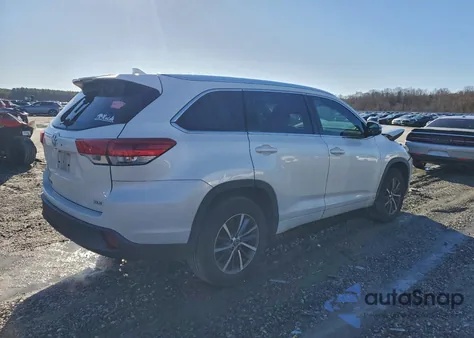 2018 Toyota Highlander Se z USA, uszkodzony, nr VIN 5TDKZRFH7JS549516